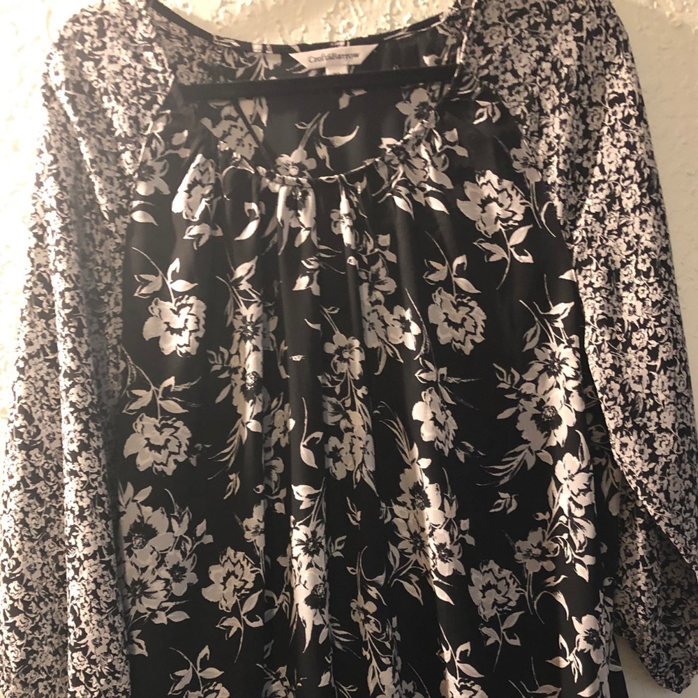 Floral black and white sheet blouse